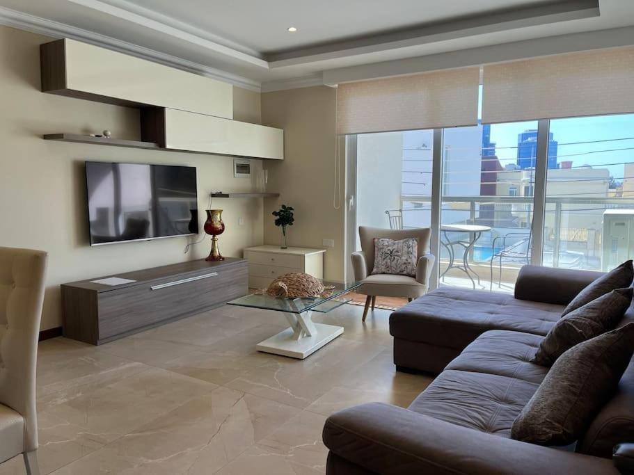 San Anton Gardens 3bdr Apartamento *